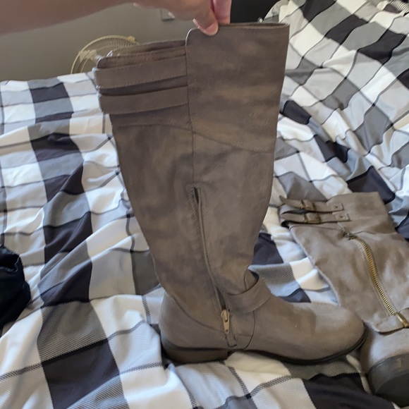 *SOLD* Boots - Picture 5 of 5